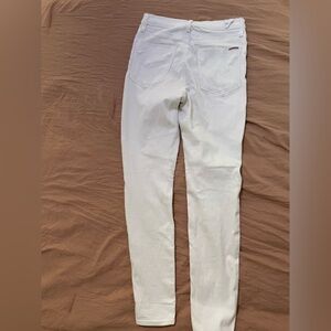 Women’s Hudson White Jean pants. Size 29, Blair Super skinny fit.